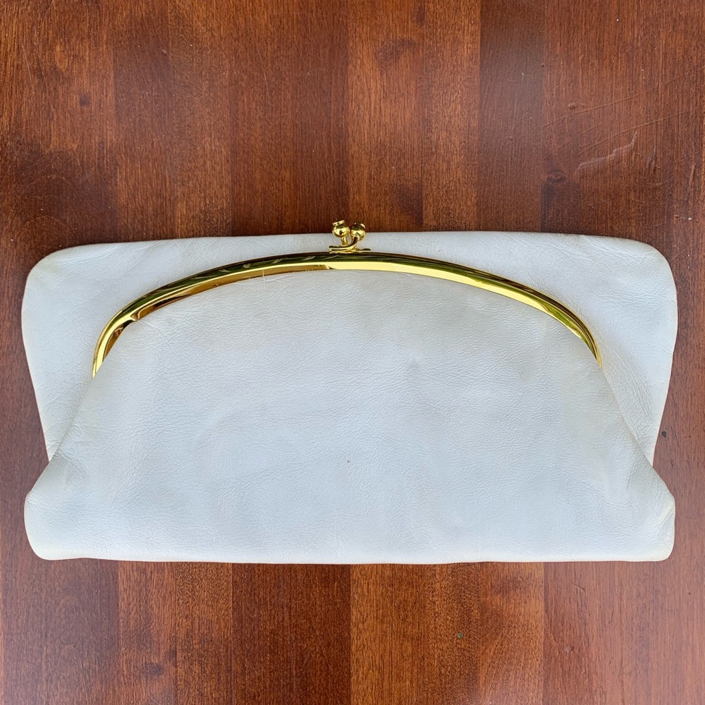 Vintage leather kiss lock clutch